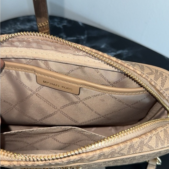 MICHAEL KORS Jet Set Signature Logo EW Camera Crossbody Bag Camel AUTHENTIC - Picture 5 of 8